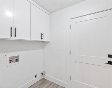 336 Columbine St - Photo Thumbnail 29