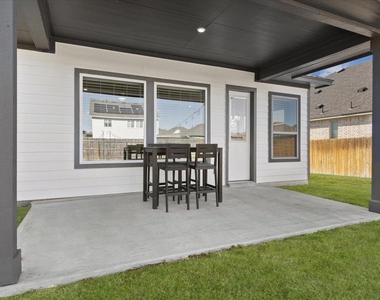 908 Knowles Dr - Photo Thumbnail 23