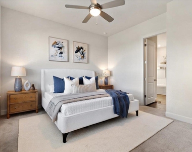 908 Knowles Dr - Photo Thumbnail 14