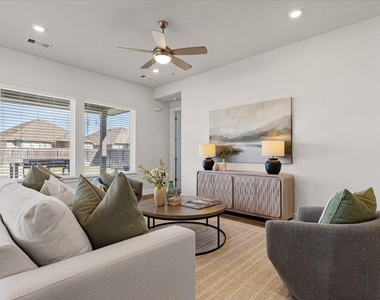 908 Knowles Dr - Photo Thumbnail 12