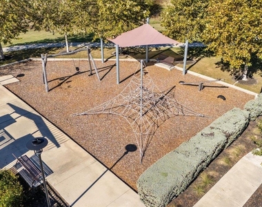 908 Knowles Dr - Photo Thumbnail 33
