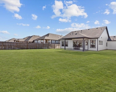 908 Knowles Dr - Photo Thumbnail 25