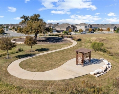 908 Knowles Dr - Photo Thumbnail 34