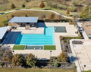 908 Knowles Dr - Photo Thumbnail 31