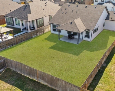 908 Knowles Dr - Photo Thumbnail 26