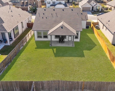 908 Knowles Dr - Photo Thumbnail 28