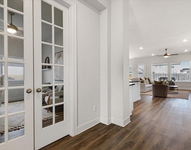 908 Knowles Dr - Photo Thumbnail 10