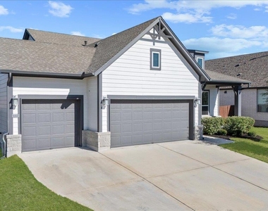 908 Knowles Dr - Photo Thumbnail 2