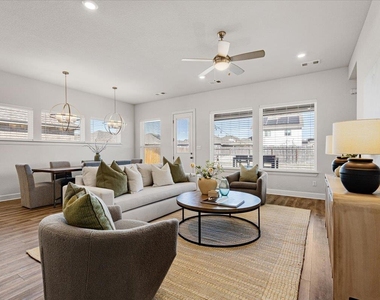 908 Knowles Dr - Photo Thumbnail 8