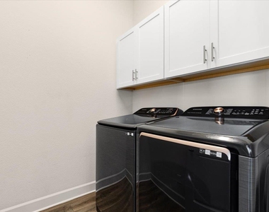 908 Knowles Dr - Photo Thumbnail 22
