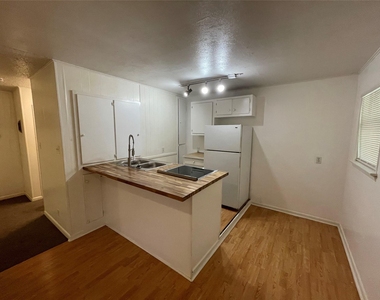 2711 Hemphill Park - Photo Thumbnail 1