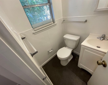 2711 Hemphill Park - Photo Thumbnail 7