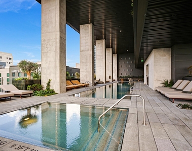 610 Davis St - Photo Thumbnail 12
