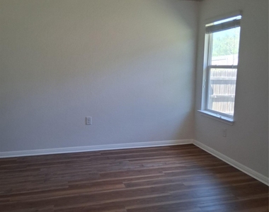 11105 Dawes Pl - Photo Thumbnail 7
