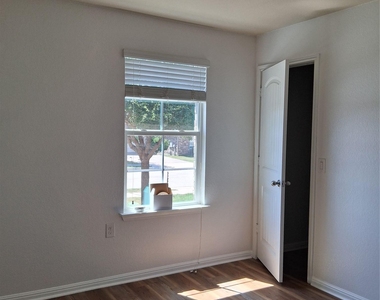 11105 Dawes Pl - Photo Thumbnail 11