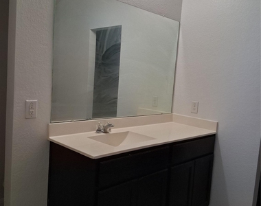 11105 Dawes Pl - Photo Thumbnail 8
