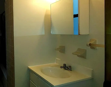 180 East 101st Street - Photo Thumbnail 4