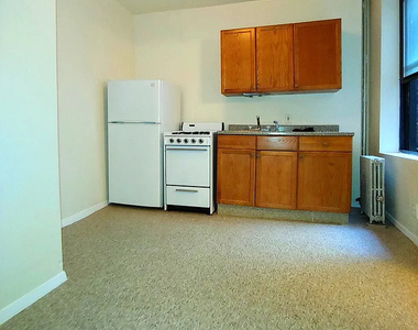 180 East 101st Street - Photo Thumbnail 3