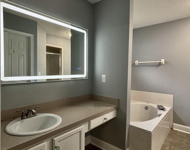 3018 Hickory Glen Drive - Photo Thumbnail 17