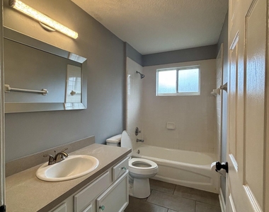 3018 Hickory Glen Drive - Photo Thumbnail 13
