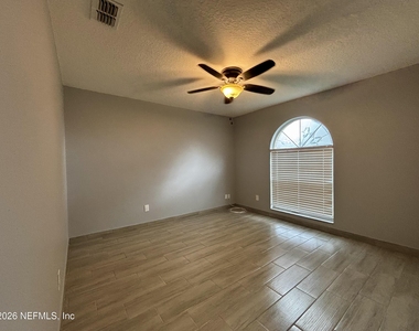 3018 Hickory Glen Drive - Photo Thumbnail 6