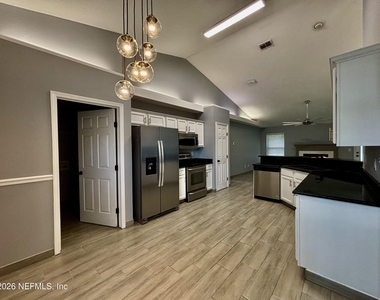 3018 Hickory Glen Drive - Photo Thumbnail 7