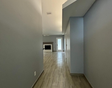 3018 Hickory Glen Drive - Photo Thumbnail 4