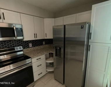 8319 Daisy Lane S - Photo Thumbnail 3