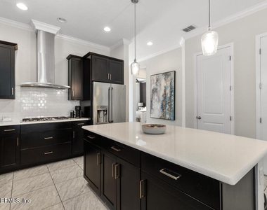 210 Lone Eagle Way - Photo Thumbnail 6