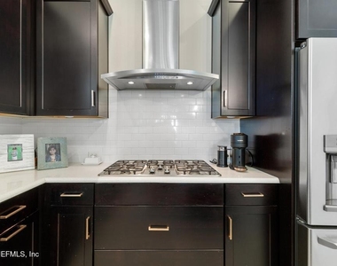 210 Lone Eagle Way - Photo Thumbnail 7