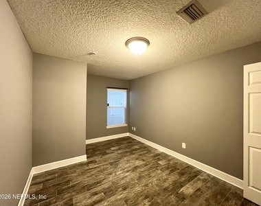 7058 Snowy Canyon Drive - Photo Thumbnail 12