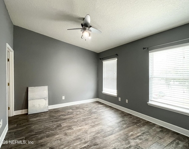 7058 Snowy Canyon Drive - Photo Thumbnail 8