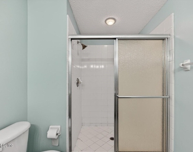 13727 Richmond Park Drive - Photo Thumbnail 26