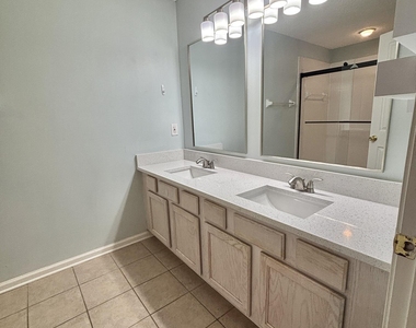 13727 Richmond Park Drive - Photo Thumbnail 27