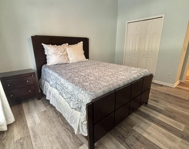 13727 Richmond Park Drive - Photo Thumbnail 35