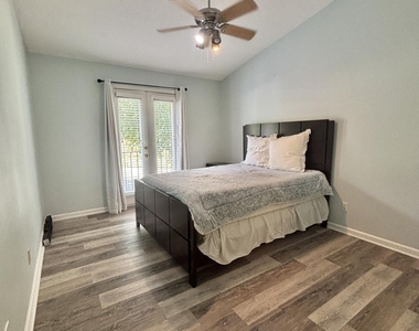 13727 Richmond Park Drive - Photo Thumbnail 21