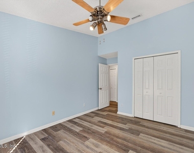 13727 Richmond Park Drive - Photo Thumbnail 14
