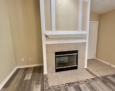 13727 Richmond Park Drive - Photo Thumbnail 5