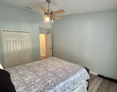 13727 Richmond Park Drive - Photo Thumbnail 22