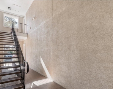 13727 Richmond Park Drive - Photo Thumbnail 33