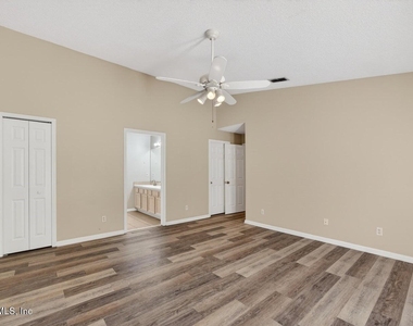 13727 Richmond Park Drive - Photo Thumbnail 24