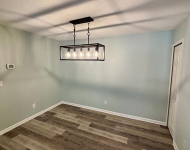 13727 Richmond Park Drive - Photo Thumbnail 10