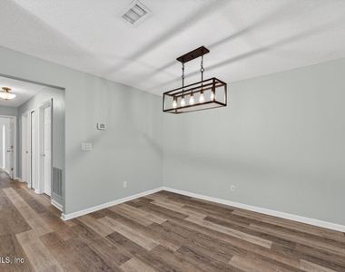 13727 Richmond Park Drive - Photo Thumbnail 11