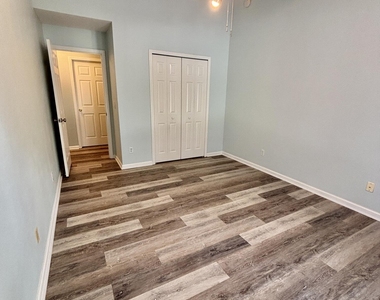 13727 Richmond Park Drive - Photo Thumbnail 17