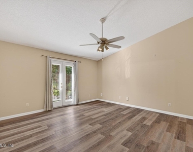 13727 Richmond Park Drive - Photo Thumbnail 23