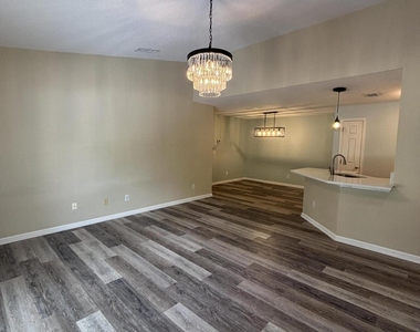13727 Richmond Park Drive - Photo Thumbnail 9