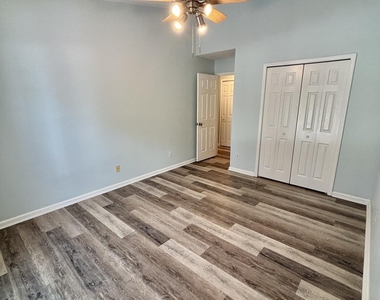 13727 Richmond Park Drive - Photo Thumbnail 18