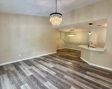 13727 Richmond Park Drive - Photo Thumbnail 7