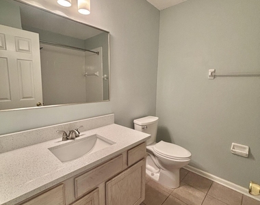 13727 Richmond Park Drive - Photo Thumbnail 19