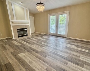 13727 Richmond Park Drive - Photo Thumbnail 6